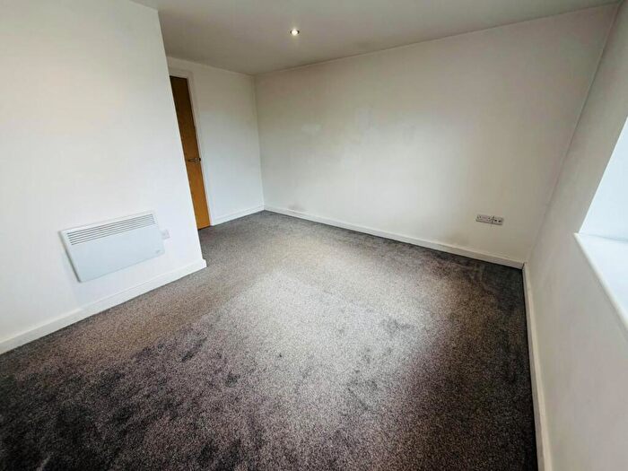 1 Bedroom Apartment To Rent In Wheatley Court, HX2
