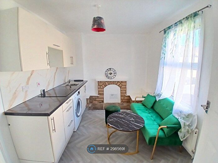 2 Bedroom Maisonette To Rent In Billington Street, Northampton, NN1