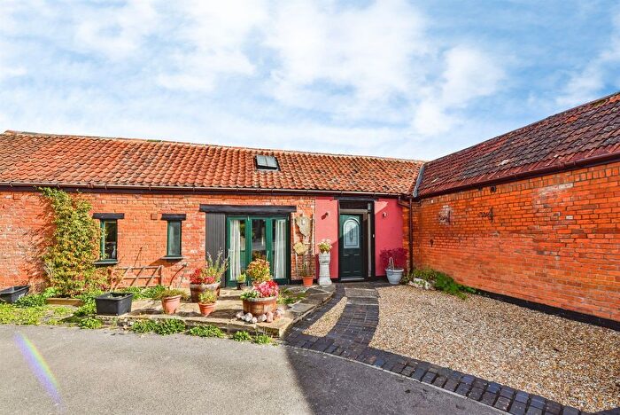 4 Bedroom Terraced House For Sale In Shepherds Drove, West Ashton, Trowbridge, BA14