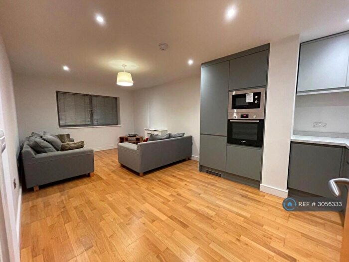 2 Bedroom Flat To Rent In Thomas Court, Bristol, BS1