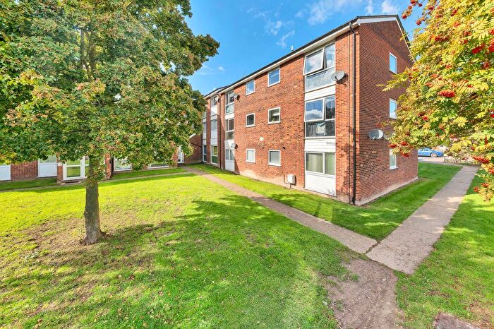 2 Bedroom Flat To Rent In Yeats Close, Royston, SG8