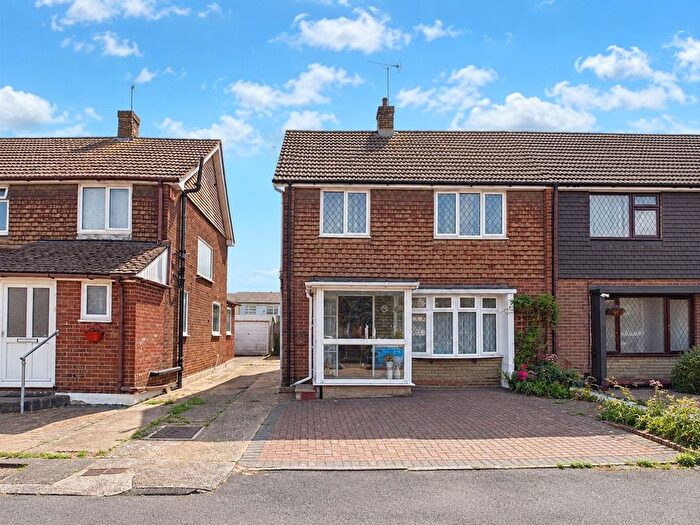 3 Bedroom Semi-Detached House For Sale In Rodings Avenue, Stanford-Le-Hope, SS17