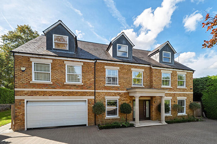 6 Bedroom House For Sale In Benfleet Close, Cobham, KT11