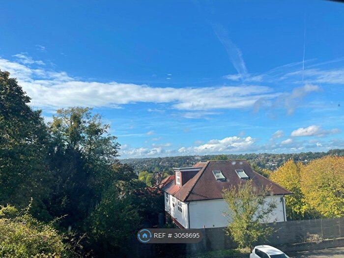 3 Bedroom Flat To Rent In Grandeur Heights, Purley, CR8