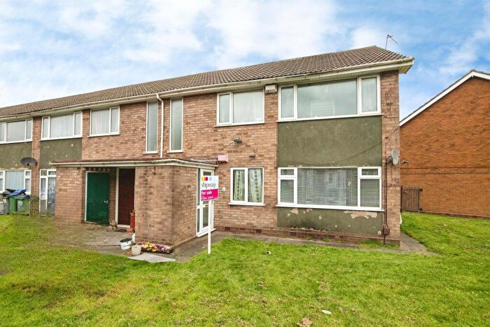 2 Bedroom Flat For Sale In Tudor Court, Tipton, DY4