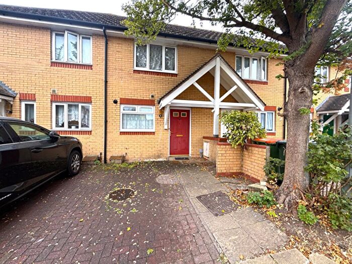 2 Bedroom House For Sale In Ronnie Lane, Manor Park, E12