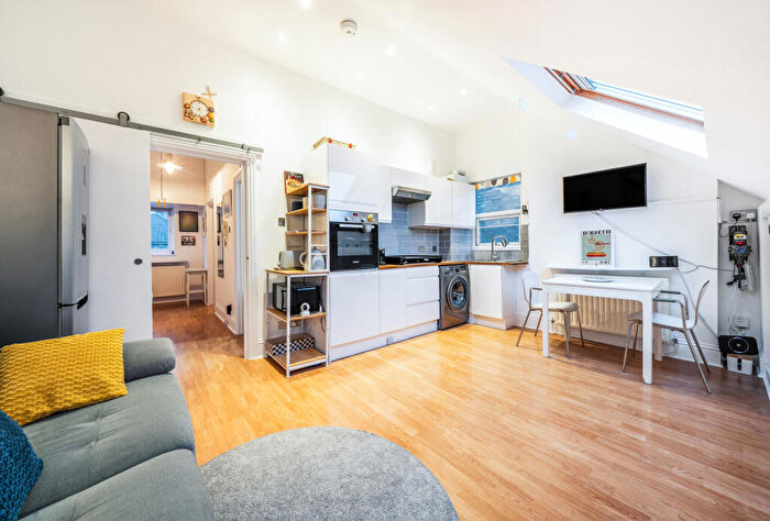 1 Bedroom Apartment For Sale In Elliott Road, Thornton Heath, Croydon, CR7