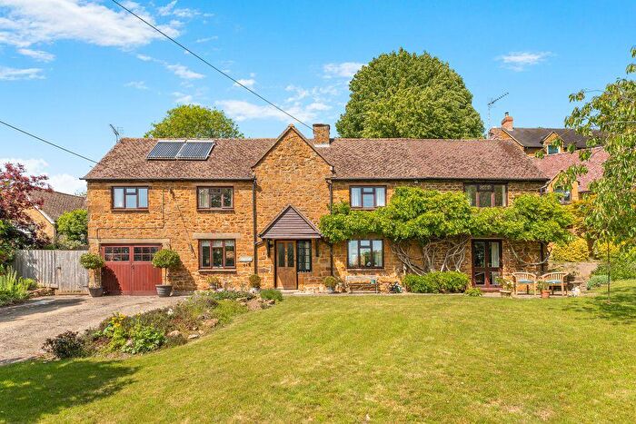 4 Bedroom Detached House For Sale In Merrydown, Whiteway, Mollington, OX17