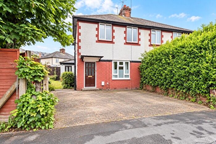 2 Bedroom Maisonette To Rent In Woking, Surrey, GU21