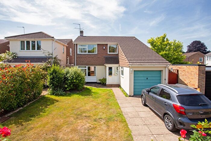 3 Bedroom Detached House To Rent In Fishersdene, Claygate, KT10