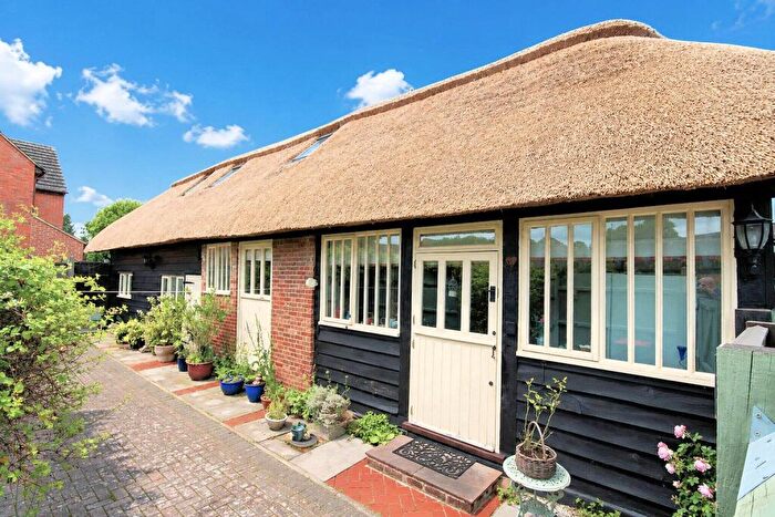 2 Bedroom Detached House For Sale In Park Road, Toddington, Dunstable, LU5