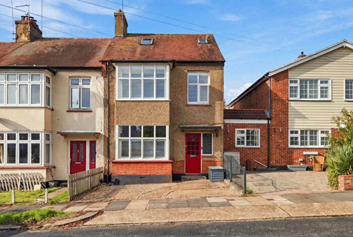 4 Bedroom End Of Terrace House For Sale In Tankerville Drive, Leigh-on-sea, SS9