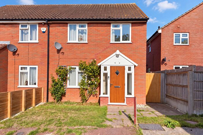3 Bedroom Terraced House For Sale In Bardfield Way, Rayleigh, SS6