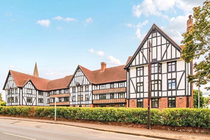 2 Bedroom Flat To Rent In Lammas Lane, Esher, KT10