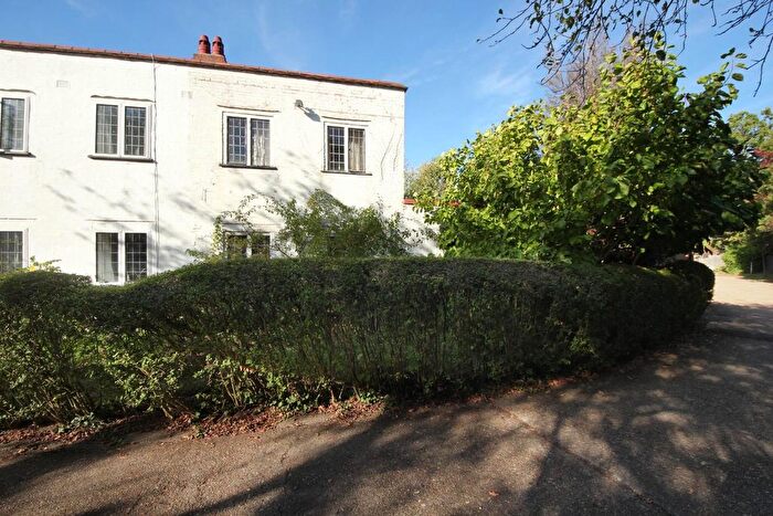 2 Bedroom Semi-Detached House For Sale In Queens Drive, W3