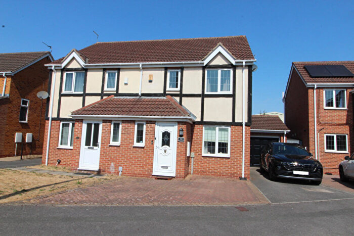 3 Bedroom Semi-Detached House For Sale In Robinia Drive, Hull, HU4
