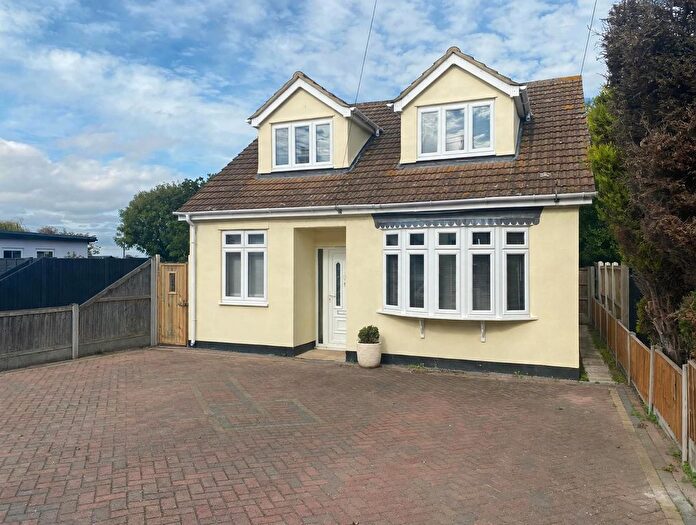 3 Bedroom Chalet To Rent In New Road, Southend-On-Sea, SS3