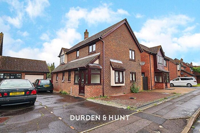 5 Bedroom House To Rent In Wickets Way, Ilford, IG6