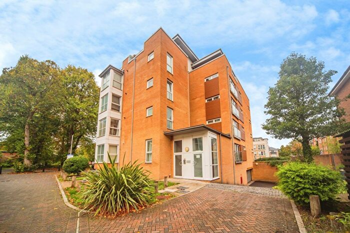 2 Bedroom Flat For Sale In The Avenue, Southampton, Hampshire, SO17