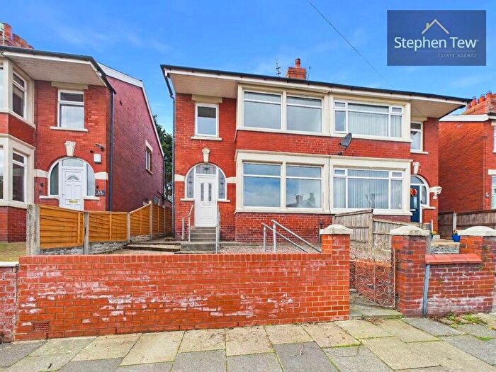 3 Bedroom Semi-Detached House To Rent In Birchway Avenue, Blackpool, FY3
