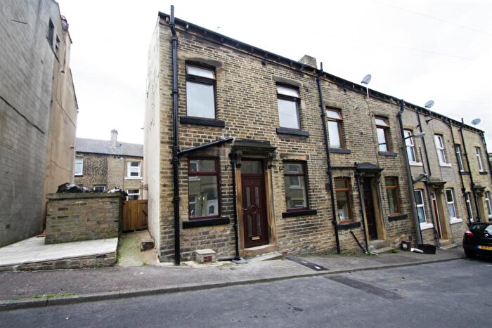 2 Bedroom End Of Terrace House To Rent In Union Street, Greetland, Halifax, HX4