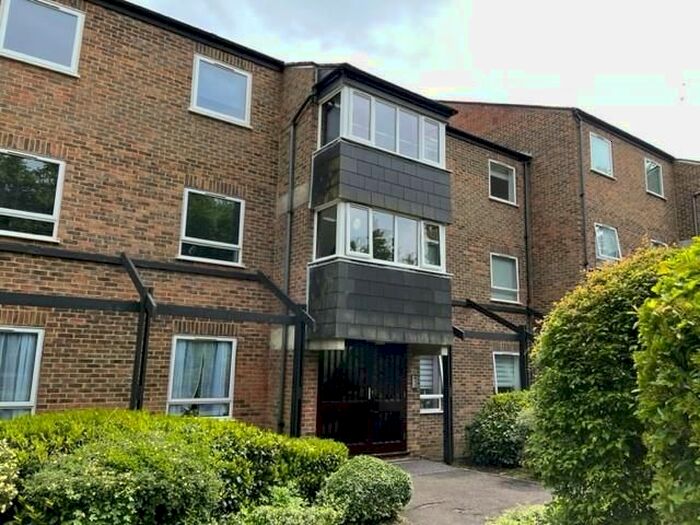 2 Bedroom Flat To Rent In Lance Croft, New Ash Green, DA3