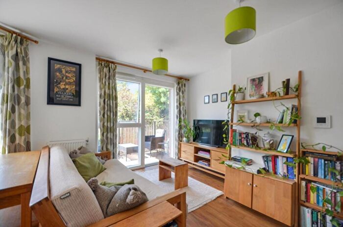 1 Bedroom Flat For Sale In Ferdinand Court, Adenmore Road, London, SE6
