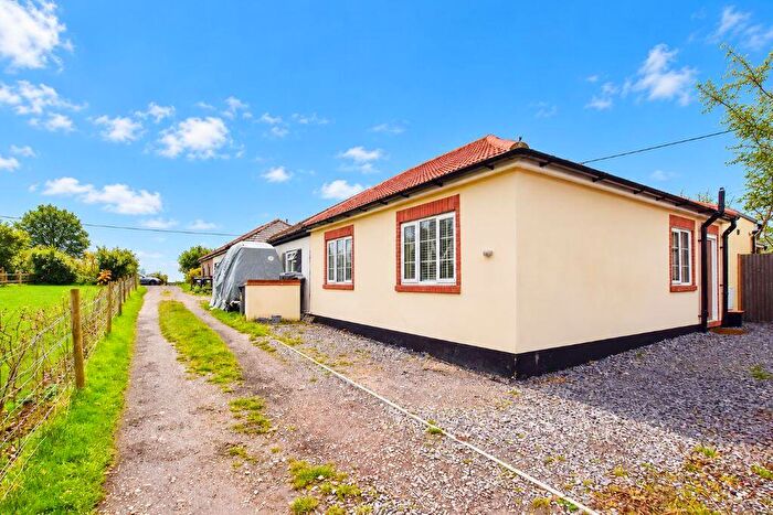 3 Bedroom Bungalow For Sale In Common Road, Chatham, ME5