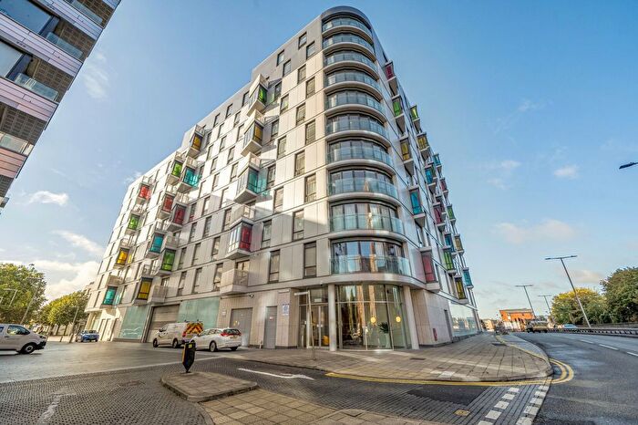 2 Bedroom Flat For Sale In Alfred Street, Reading, Berkshire, RG1