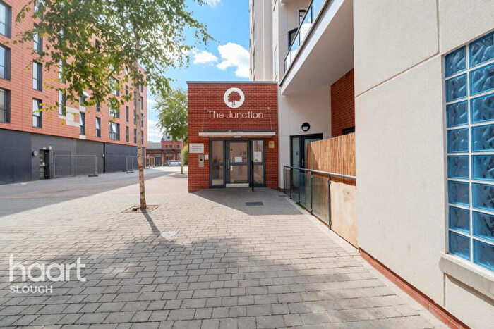 2 Bedroom Apartment For Sale In Grays Place, Slough, SL2