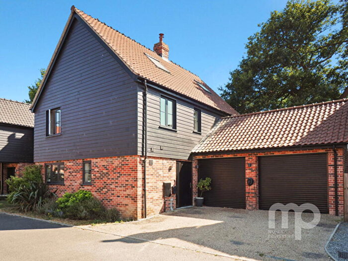 4 Bedroom Detached House For Sale In Ft Purpose-built Bar Ideal For Hosting, Ashwellthorpe, Norfolk, NR16