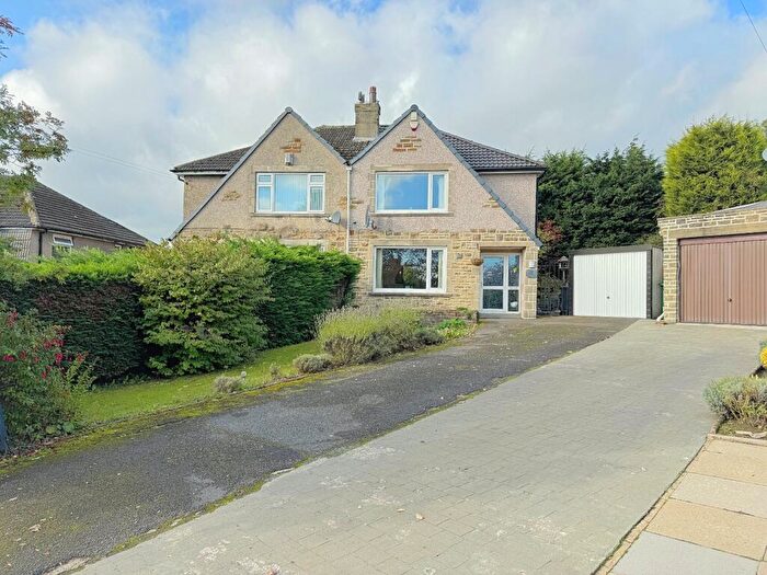3 Bedroom Semi-Detached House For Sale In Grange Drive, Allerton, Bradford, BD15