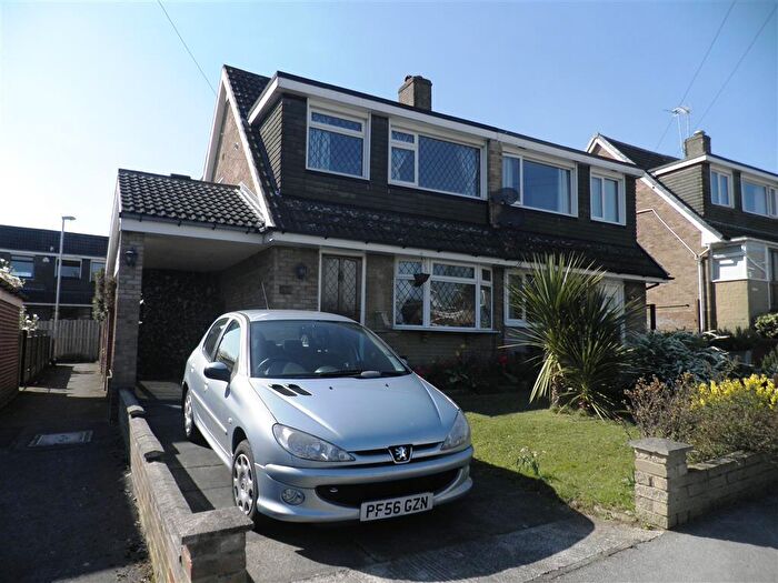3 Bedroom Semi-Detached House To Rent In Greenlea Road, LS19