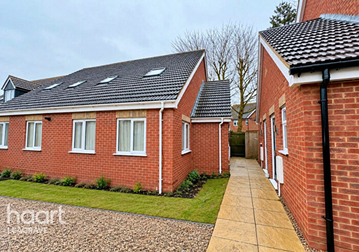 1 Bedroom Semi-Detached House For Sale In Chester Mews, Luton, LU4