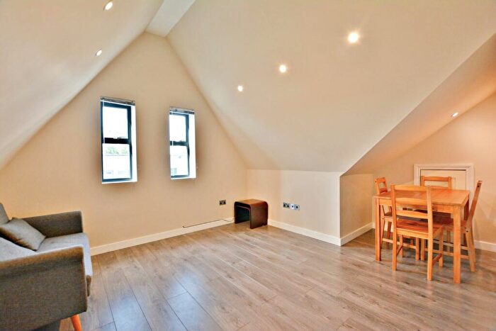2 Bedroom Flat To Rent In Peach Street, Wokingham, RG40