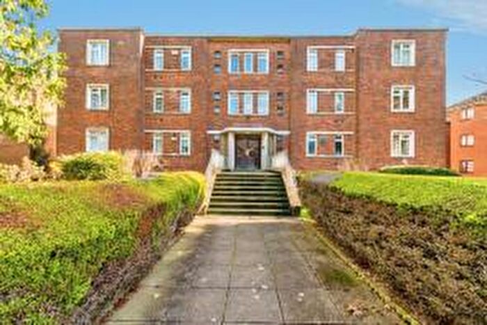 2 Bedroom Apartment To Rent In Hill Lane, SO15