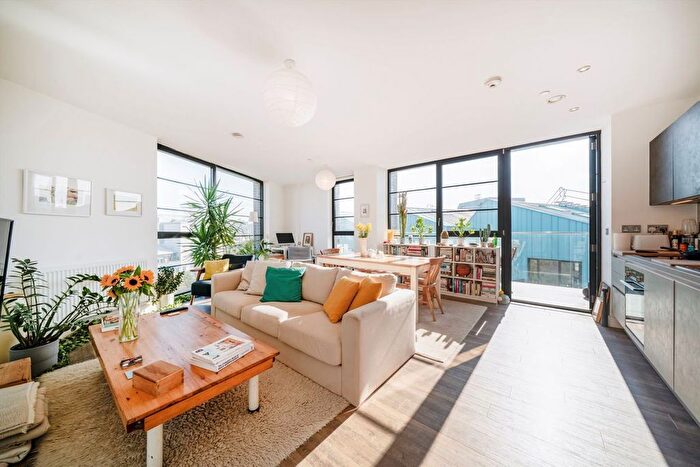 2 Bedroom Flat For Sale In Hart Yard, Bow, E3