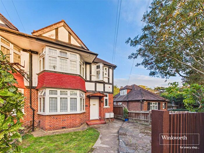 2 Bedroom Flat For Sale In St. Andrews Road, Kingsbury, London, NW9