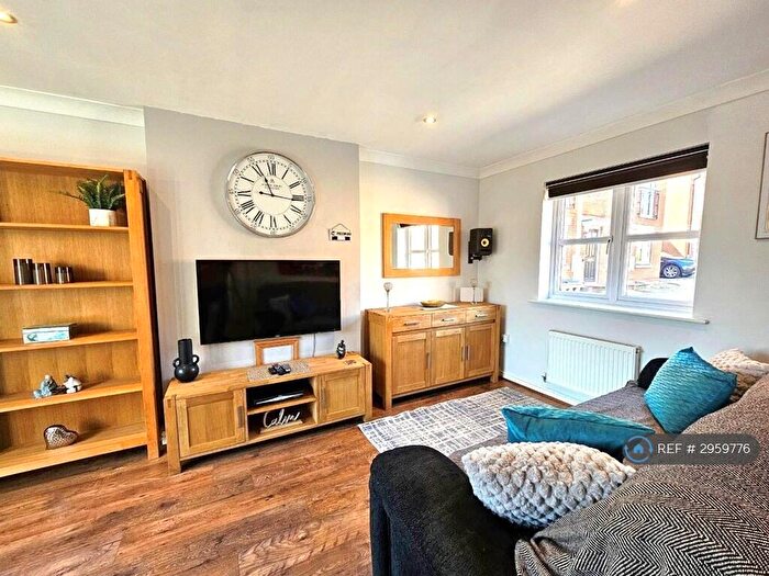 3 Bedroom Semi-Detached House To Rent In Boughton Way, Gloucester, GL4