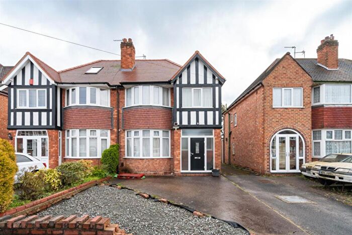 3 Bedroom Semi-Detached House To Rent In Moreton Road, Shirley, Solihull, B90