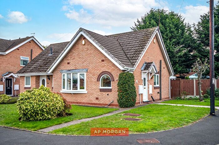 2 Bedroom Bungalow For Sale In Meadow Park Road, Wollaston, Stourbridge, West Midlands, DY8