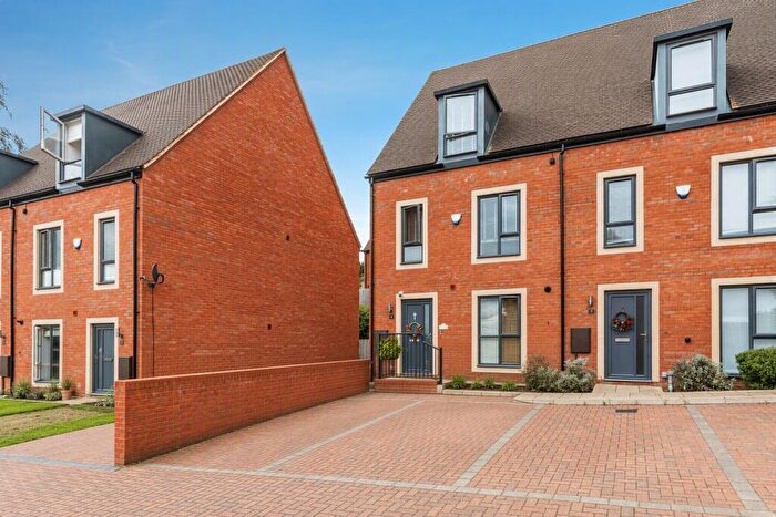 4 Bedroom Semi-Detached House For Sale In Middlewest Road, Kettering, NN15