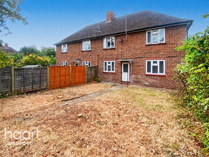 2 Bedroom Maisonette For Sale In Foxburrows Avenue, Guildford, GU2