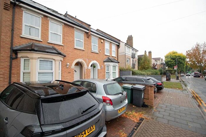 4 Bedroom Detached House For Sale In Hale End Road, London, Waltham Forest, E17