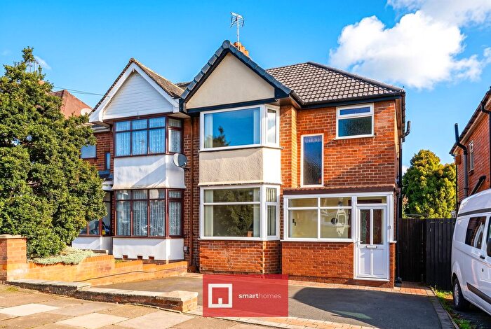 3 Bedroom Semi-Detached House For Sale In Delrene Road, Hall Green, B28