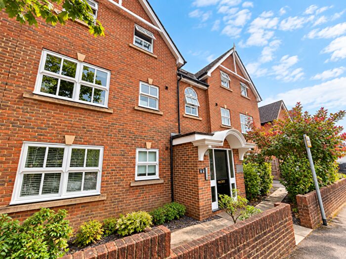 2 Bedroom Apartment For Sale In Union Street, Farnborough, Hampshire, GU14