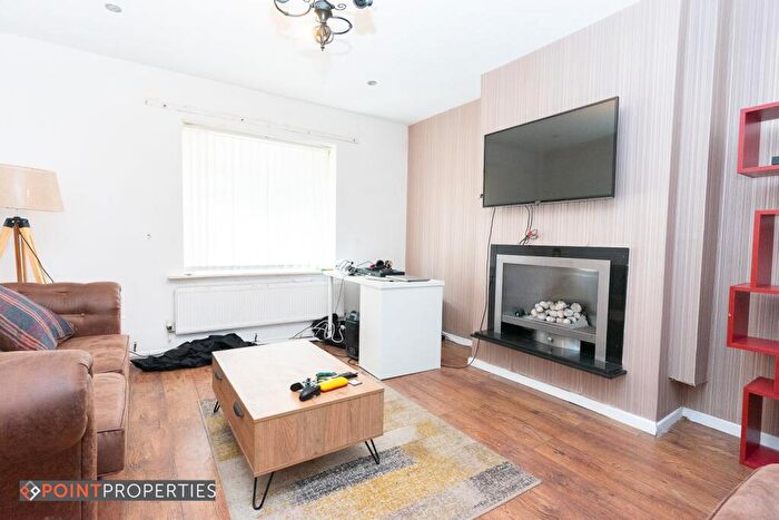 4 Bedroom Semi-Detached House To Rent In Bedroom House, Farnworth Street, L6