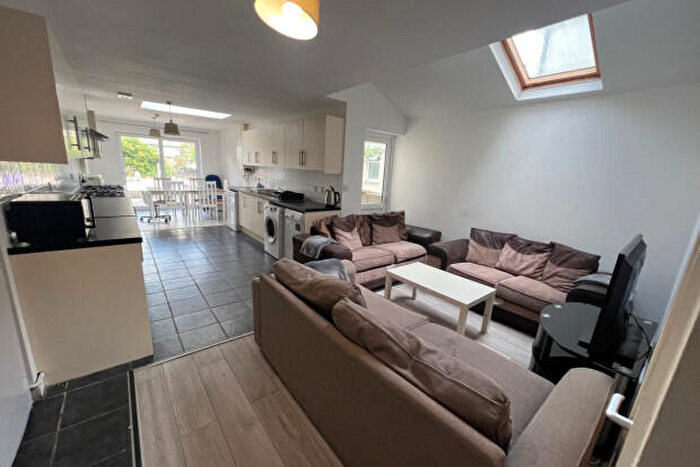 8 Bedroom Terraced House To Rent In Salisbury Road Cardiff, CF24
