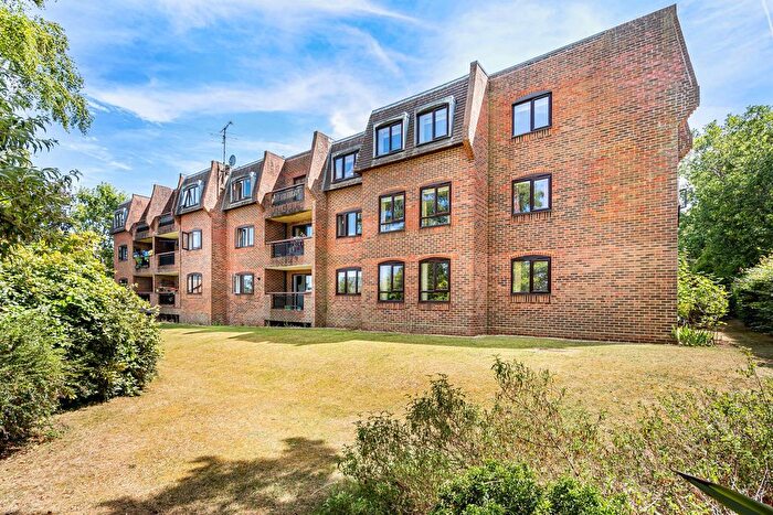 2 Bedroom Flat For Sale In Morley Road, Farnham, Surrey, GU9