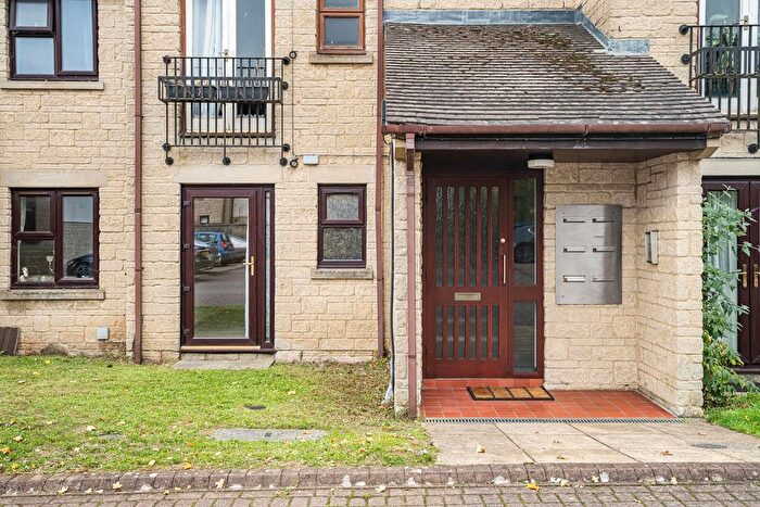 1 Bedroom Flat For Sale In Kemble Drive, Cirencester, Gloucestershire, GL7